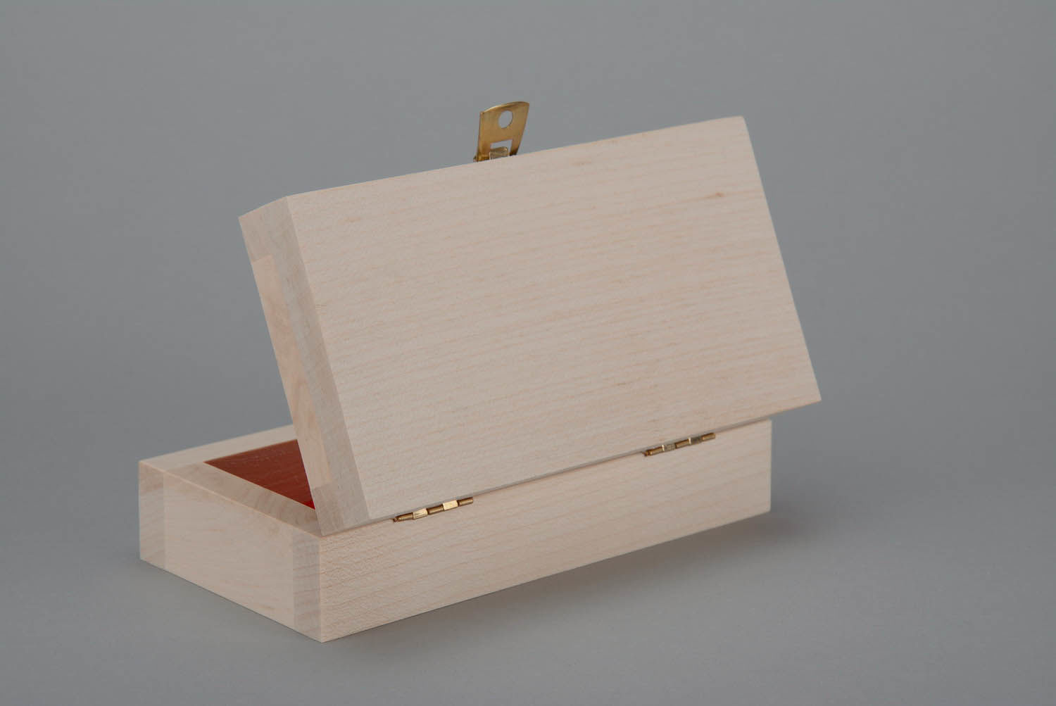 La caja rectángula para decorar de madera foto 3