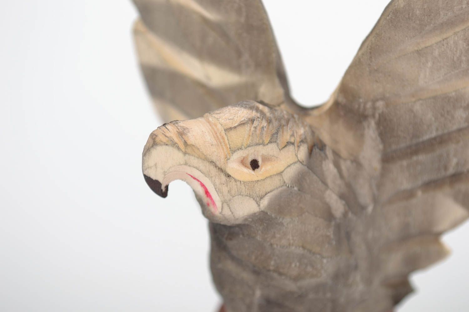 Деревянная статуэтка орла ручной работы для декора дома резная красивая фото 5