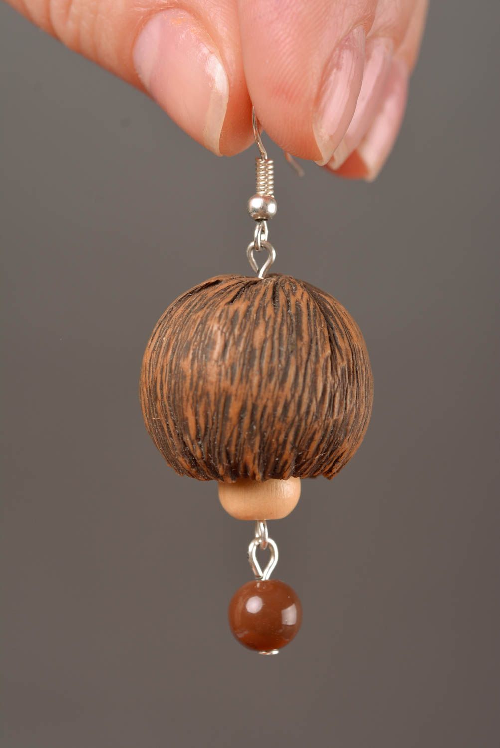 Handmade Kugel Ohrringe aus Polymerton mit Perlen braun originell für Damen foto 2
