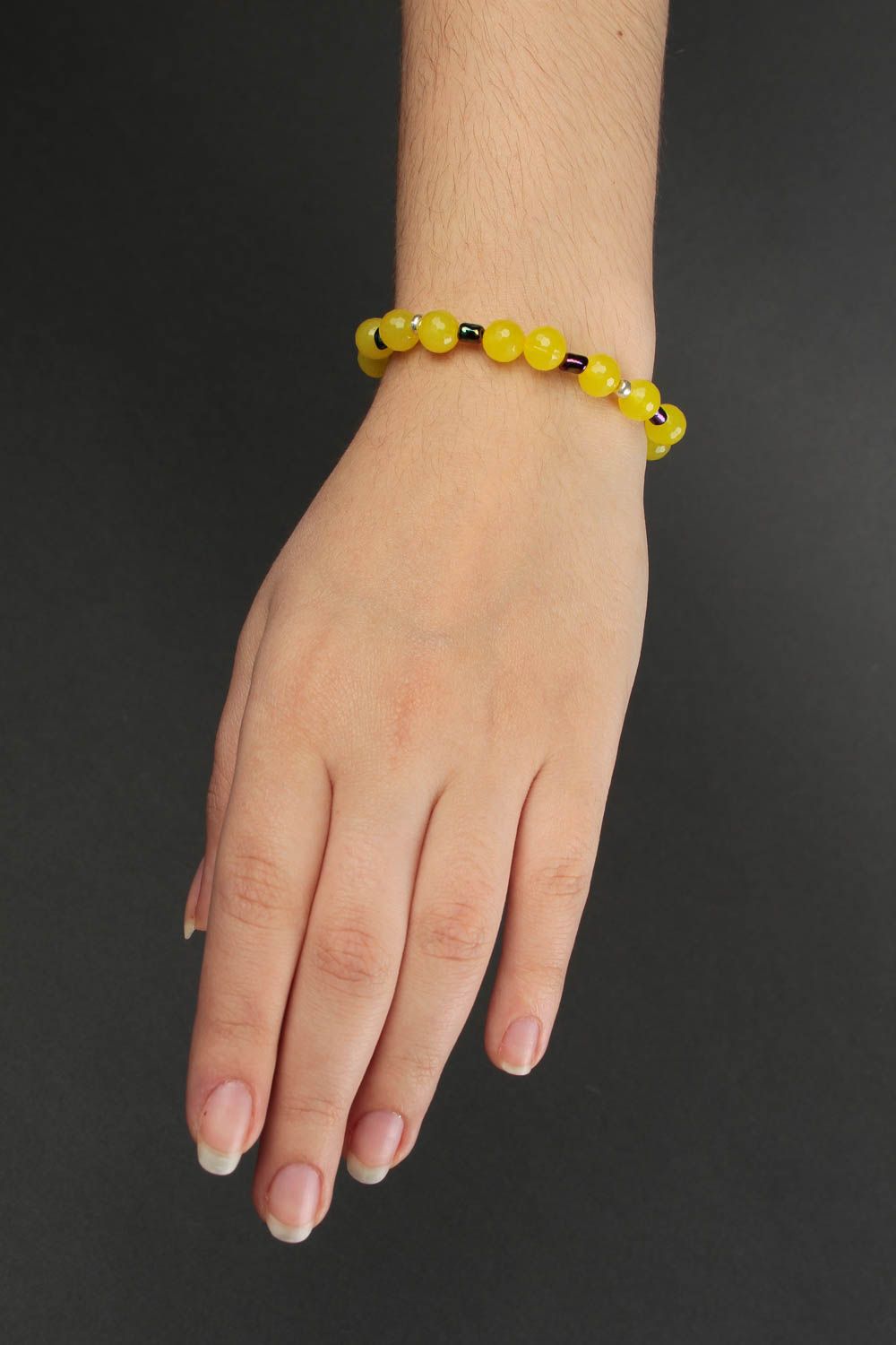 Яркий браслет из бусин ручной работы модный браслет желтый модная бижутерия фото 1