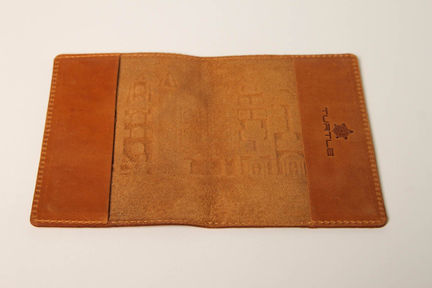 Коричневый необычный подарок хенд мейд кожаный аксессуар обложка на паспорт фото 5