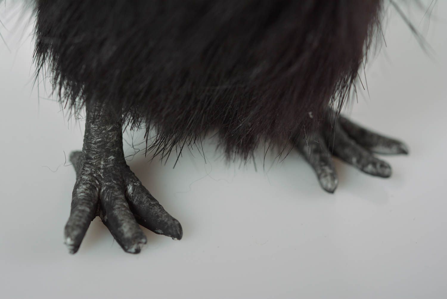 Jouet pour enfant fait main Jouet miniature Déco maison corbeau en fourrure photo 3