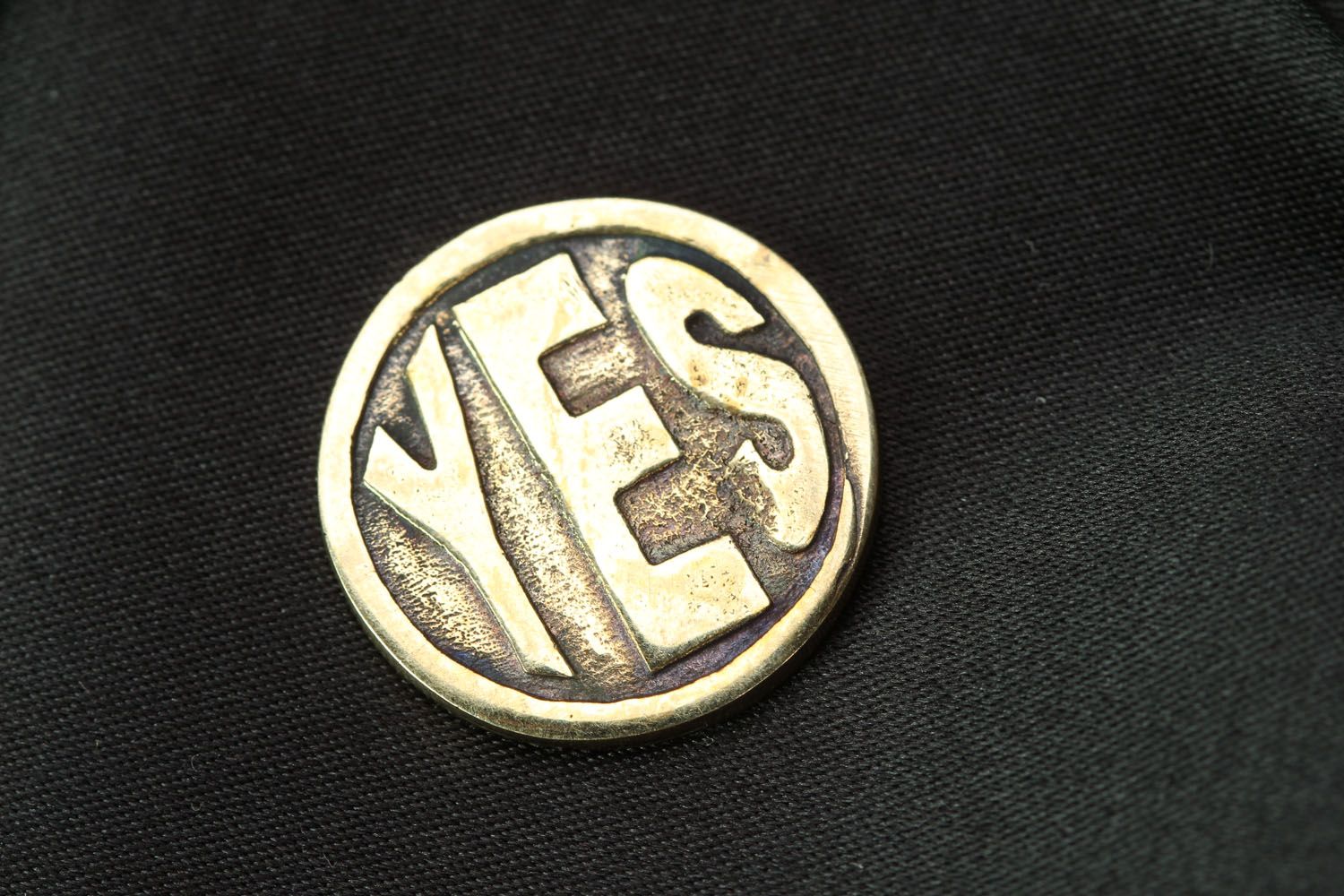 Bronze coin Yes No photo 1