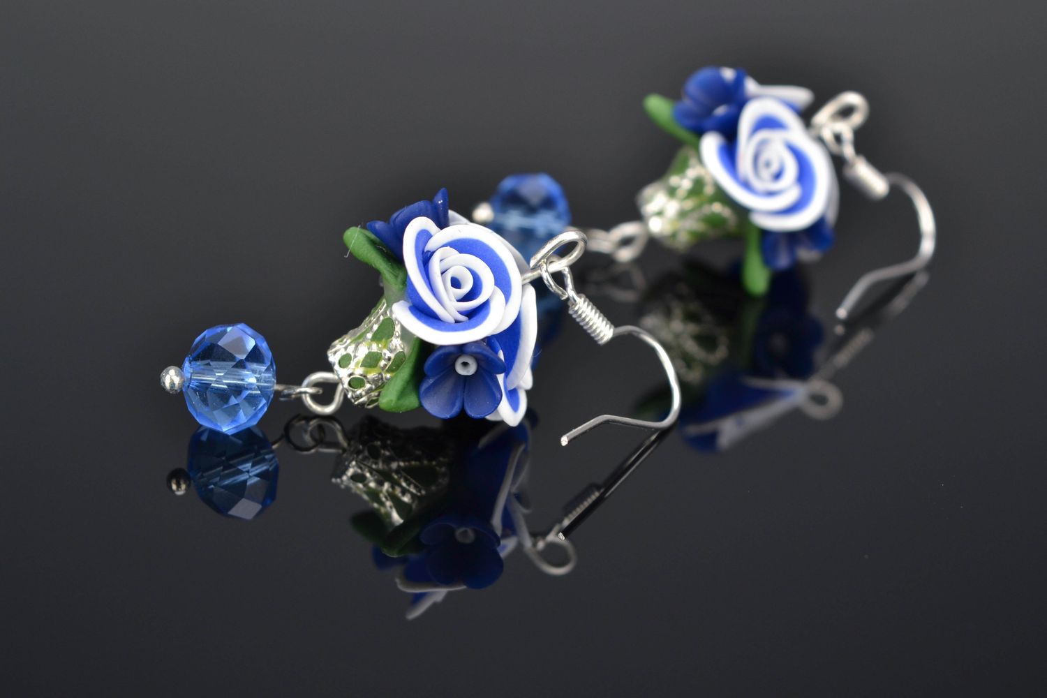 Schmuckset aus Polymerton Ohrringe und Haarspange Blaue Rosen foto 4