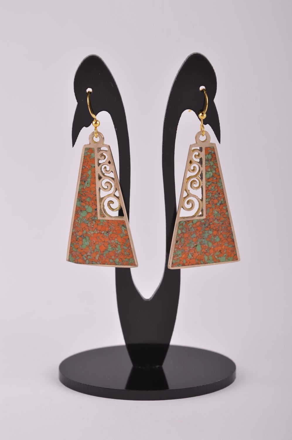 Boucles d'oreilles laiton Bijou fait main triangle pierres design Cadeau femme photo 1