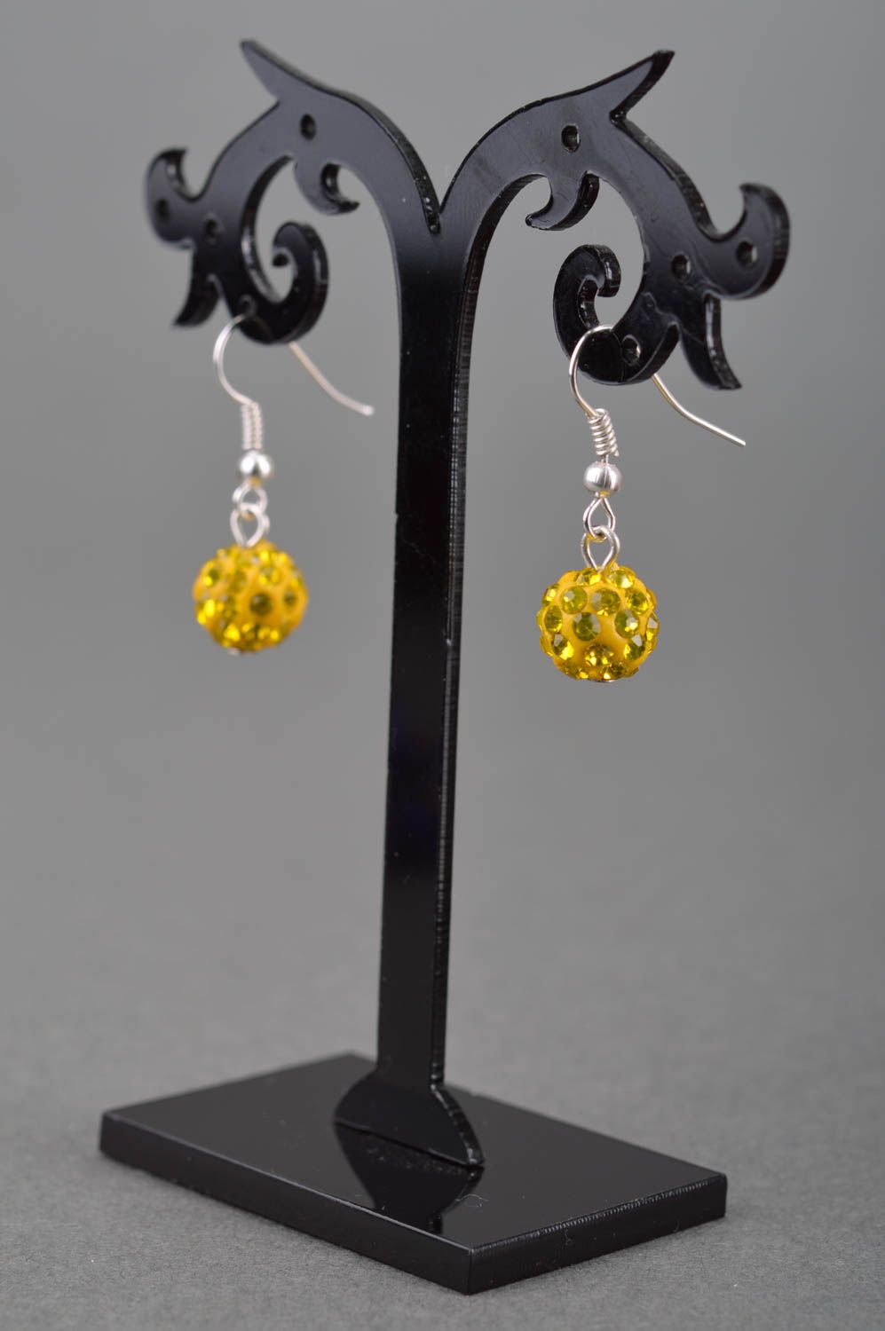 Boucles d'oreilles perles fantaisie boules jaunes originales faites main photo 3