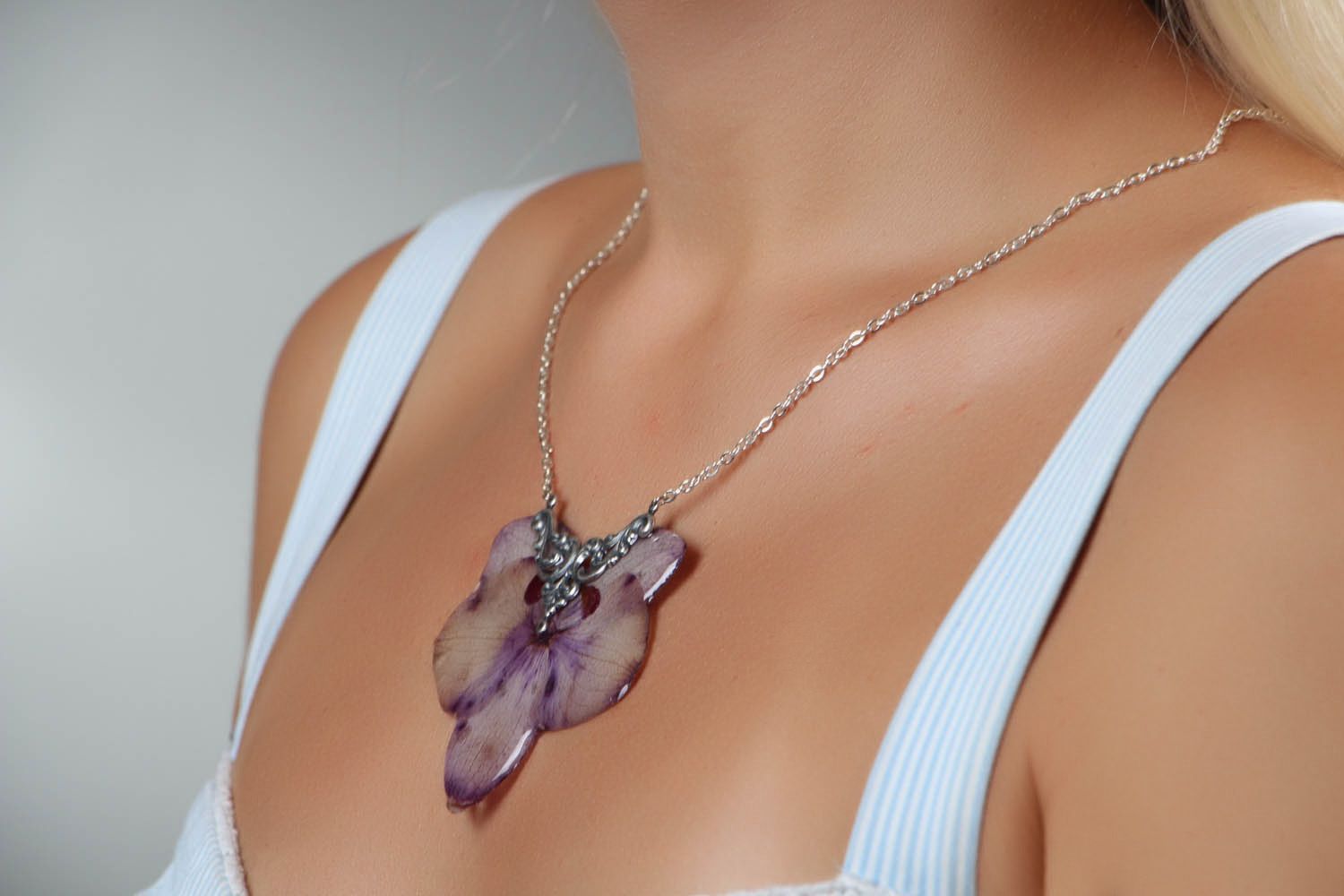 Pendant with natural orchid photo 4