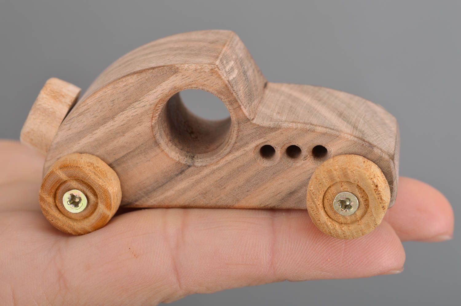 Jouet à roulettes voiture en bois fait main original petit pour garçon photo 3