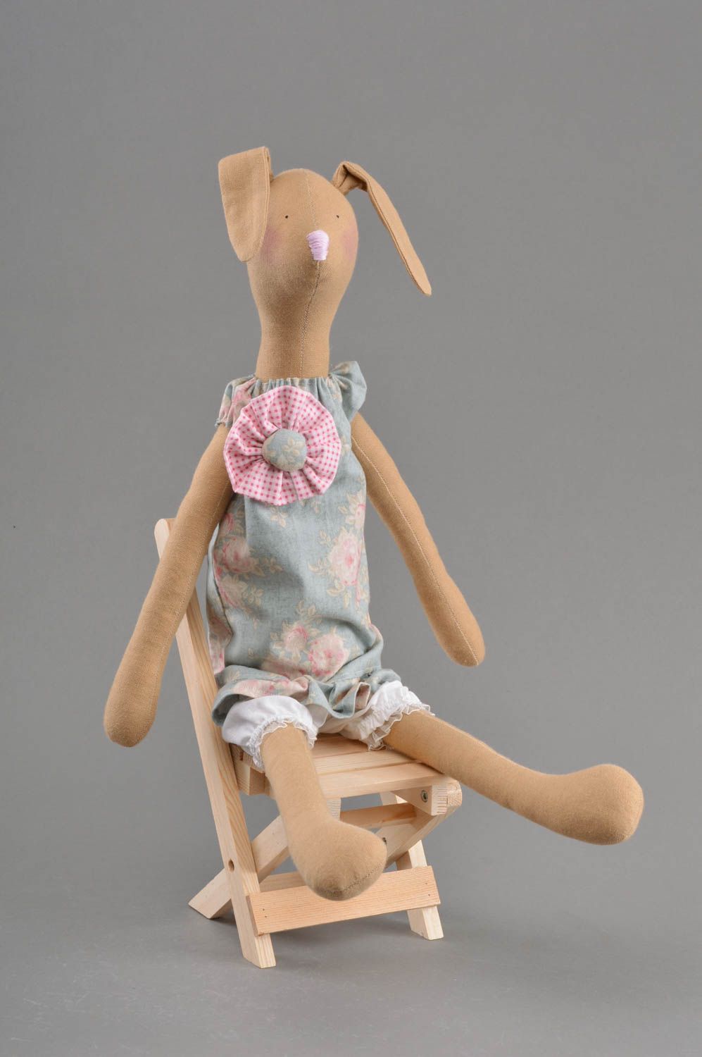 Textil Kuscheltier Hase im Kleid weich schön handmade Spielzeug für Kinder foto 1