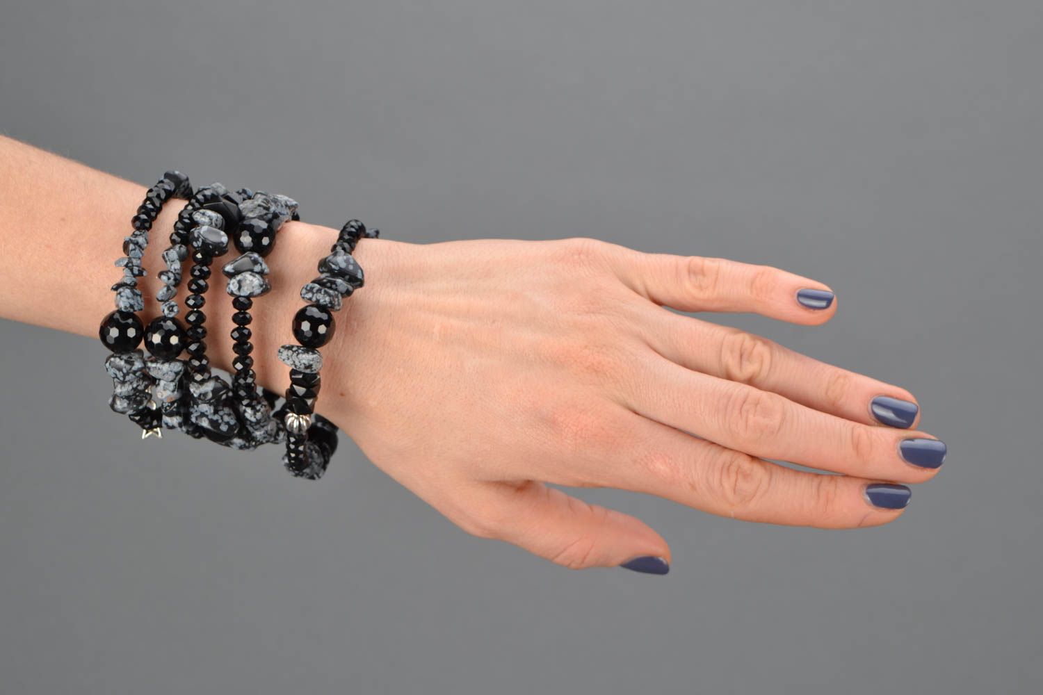 Black natural stone bracelet photo 2