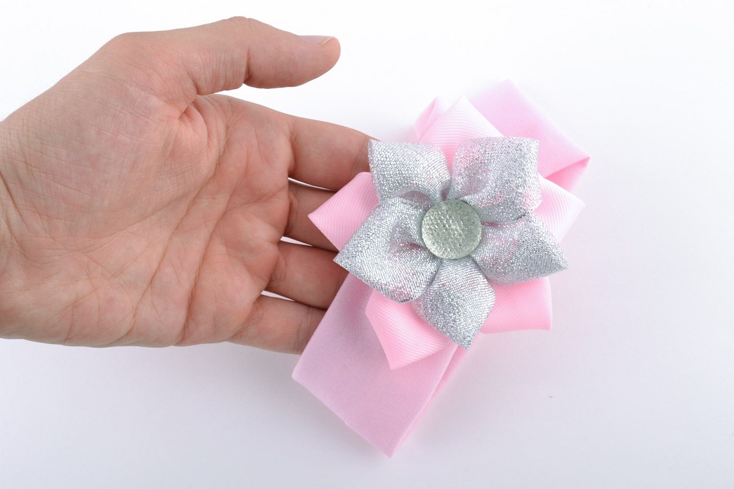 Детская повязка для волос ручной работы с цветком розовая нарядная для девочки фото 2