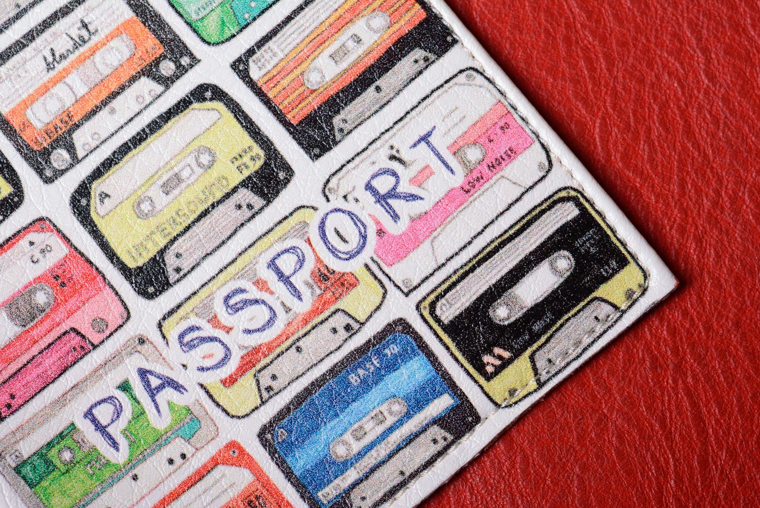 Обложка на паспорт с ярким принтом оригинальная  фото 4