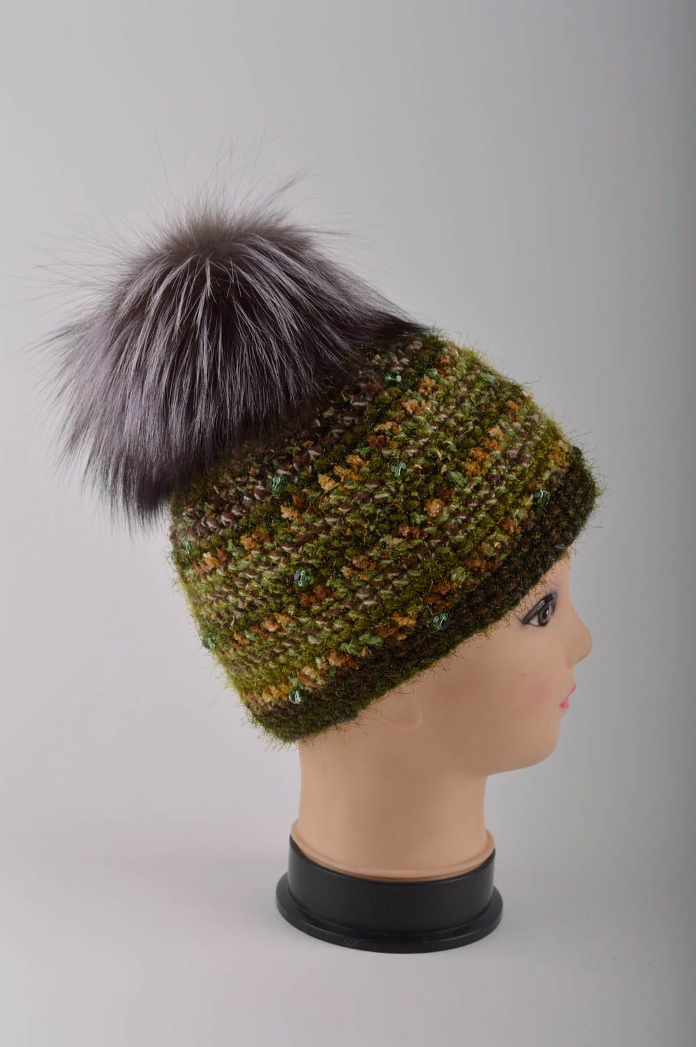 Bonnet d'hiver fait main Chapeau fourrure en laine Vêtement femme design photo 4