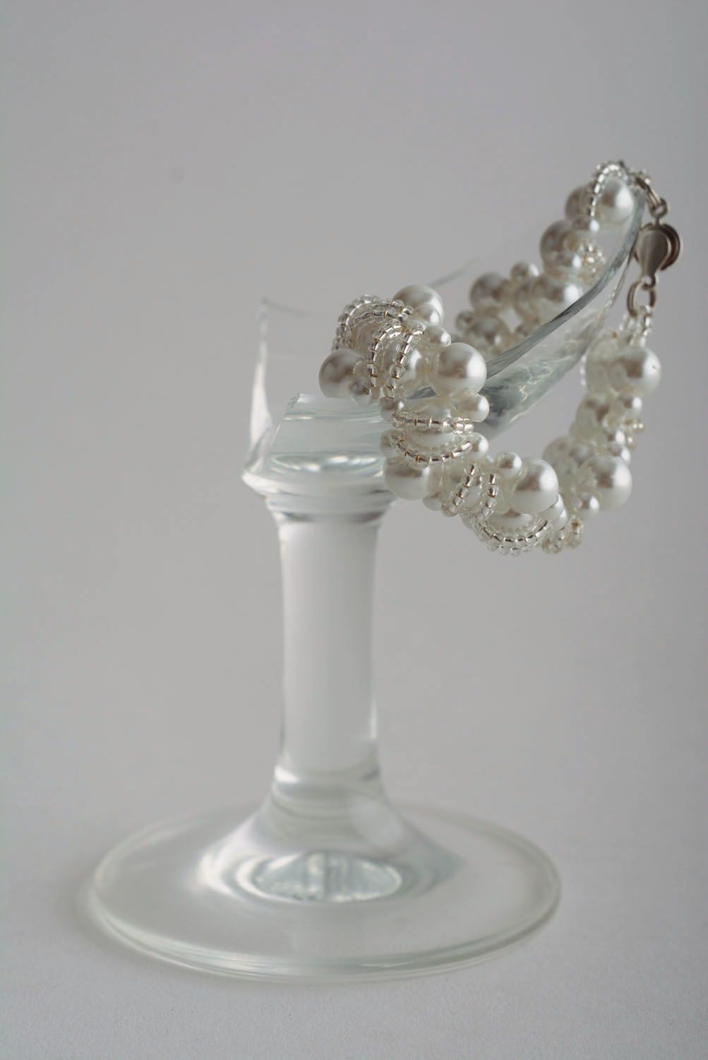 Bracelet blanc en perles de rocaille et céramiques  photo 1