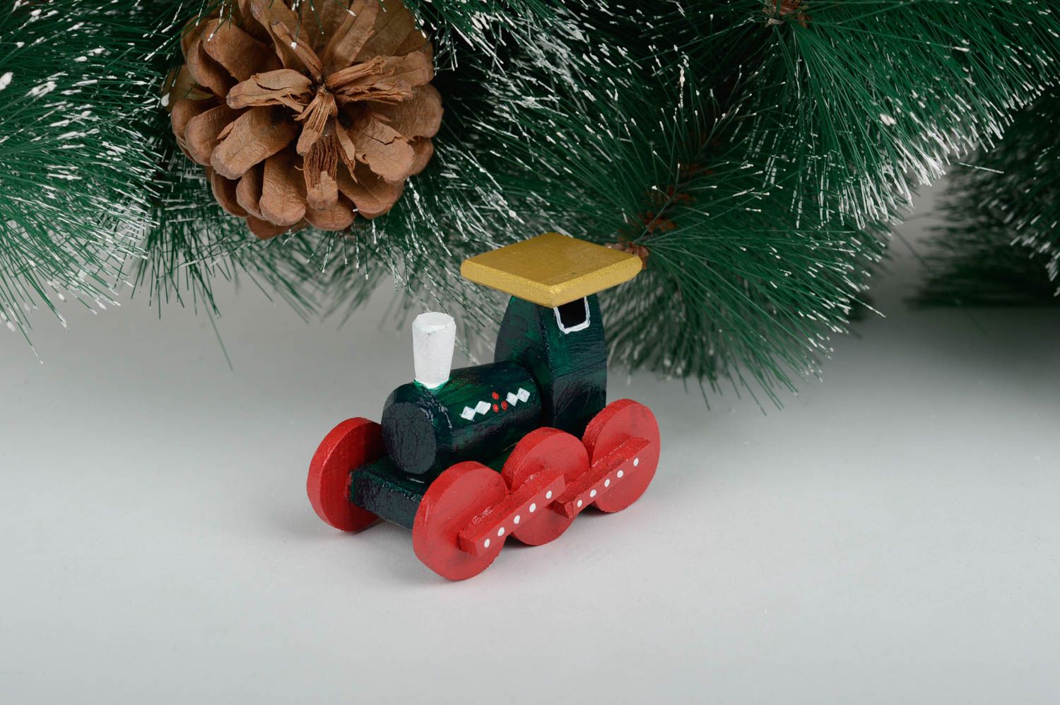 Игрушка ручной работы игрушка из дерева локомотив фигурка из дерева расписная фото 1