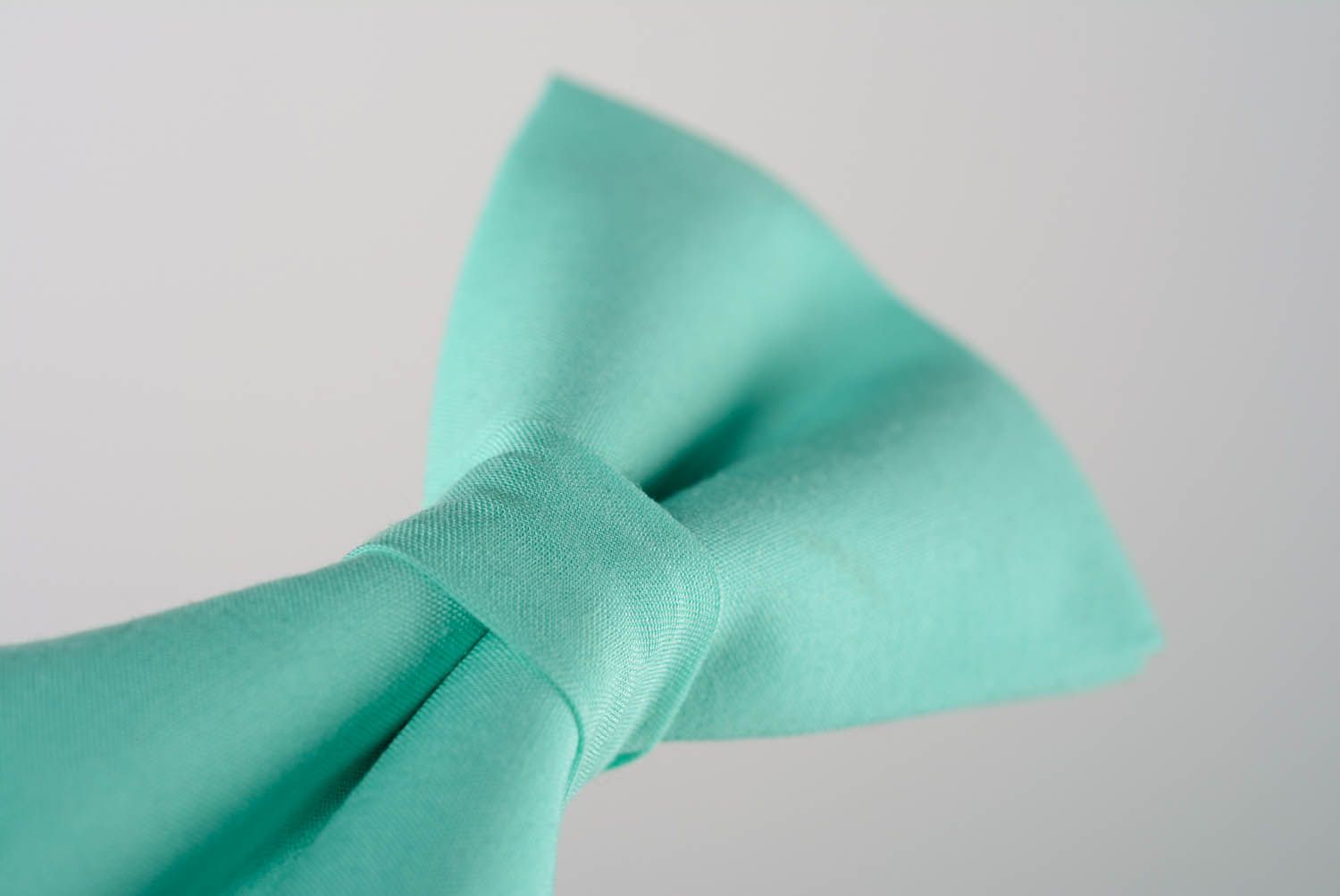 Gravata borboleta costurada a partir de tecido de algodão Menta verde foto 4
