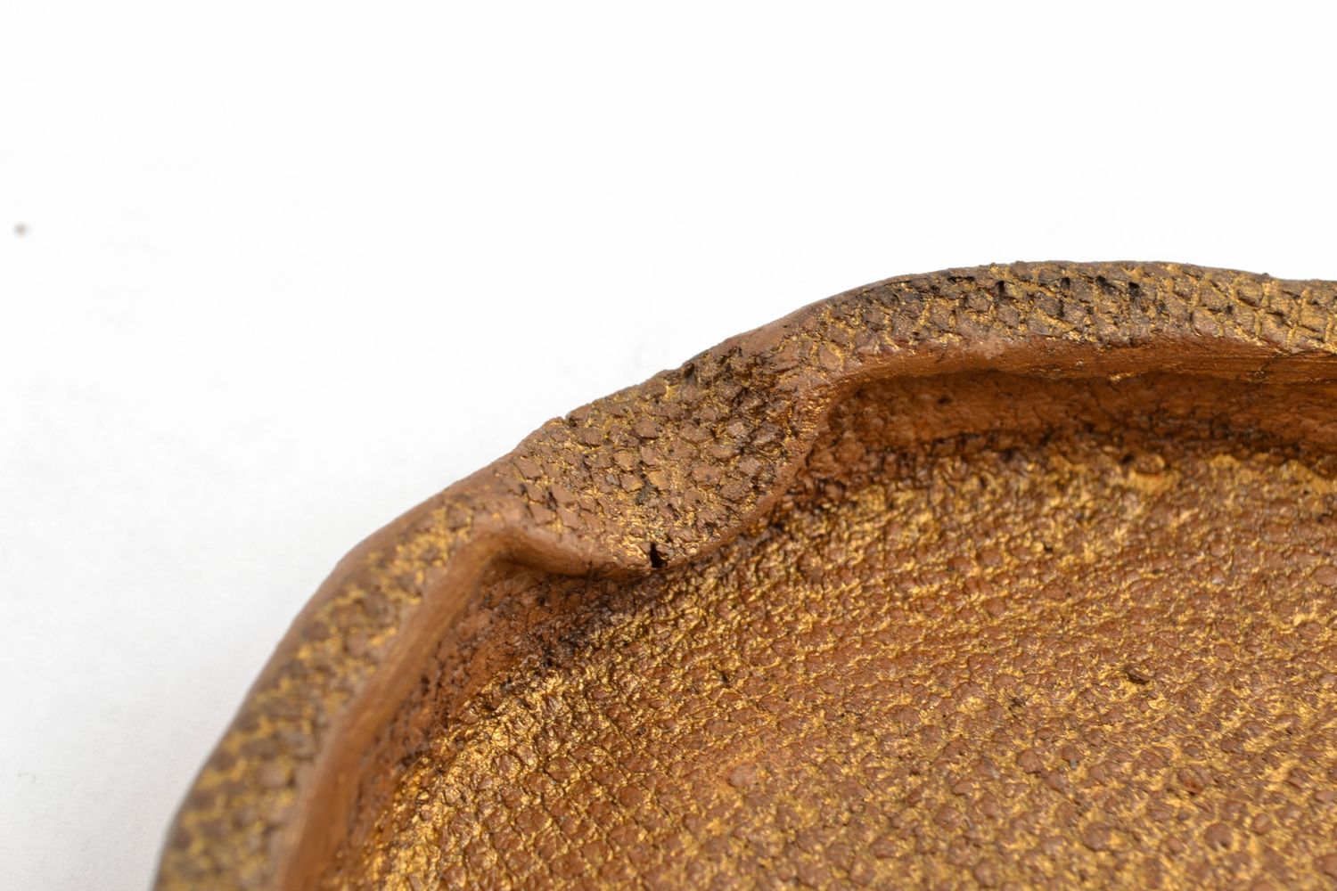 Handgemachter Aschenbecher aus Ton rund  foto 5