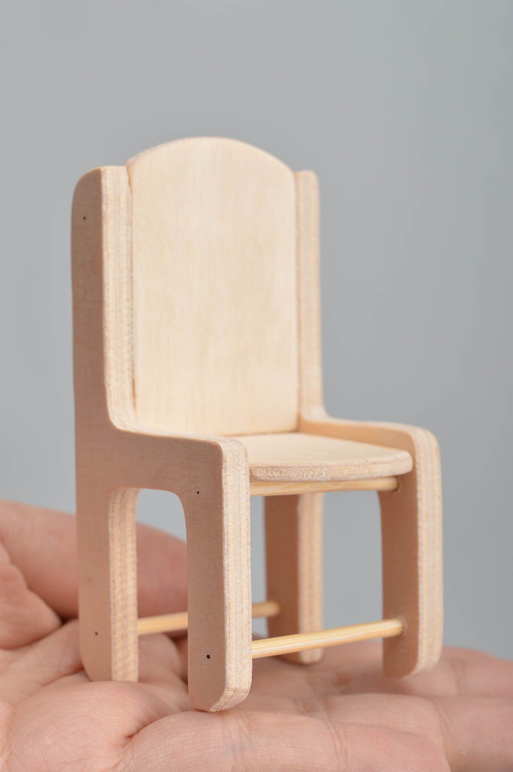 Chaise miniature en contreplaqué faite main design de créateur pour poupée photo 3