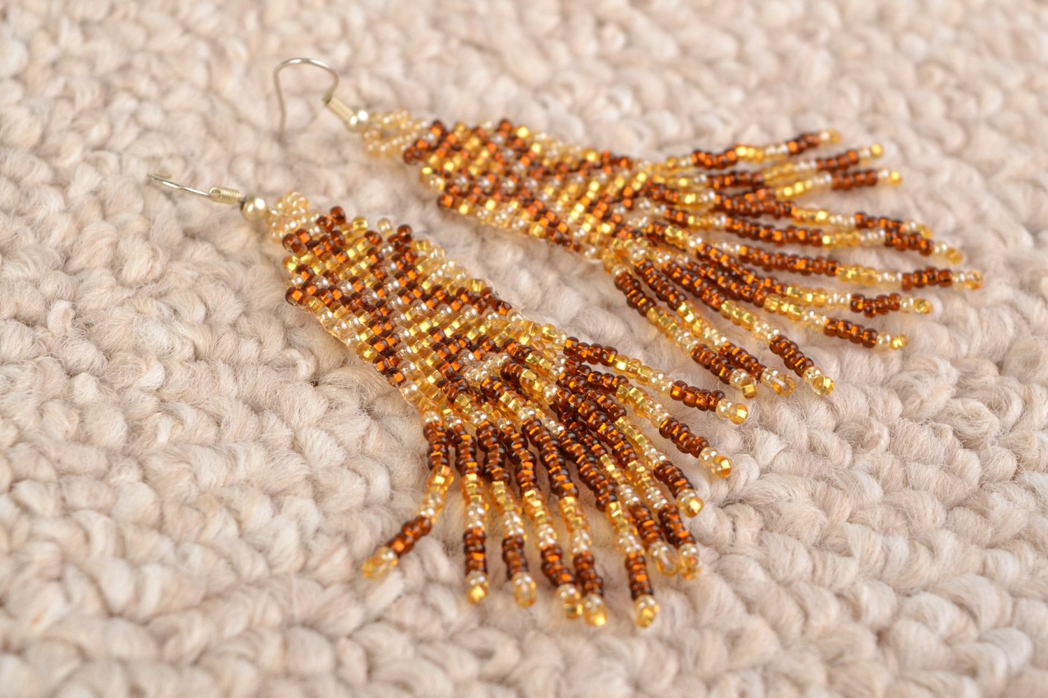 Longues boucles d'oreilles en perles de rocaille marron à franges faites main photo 1