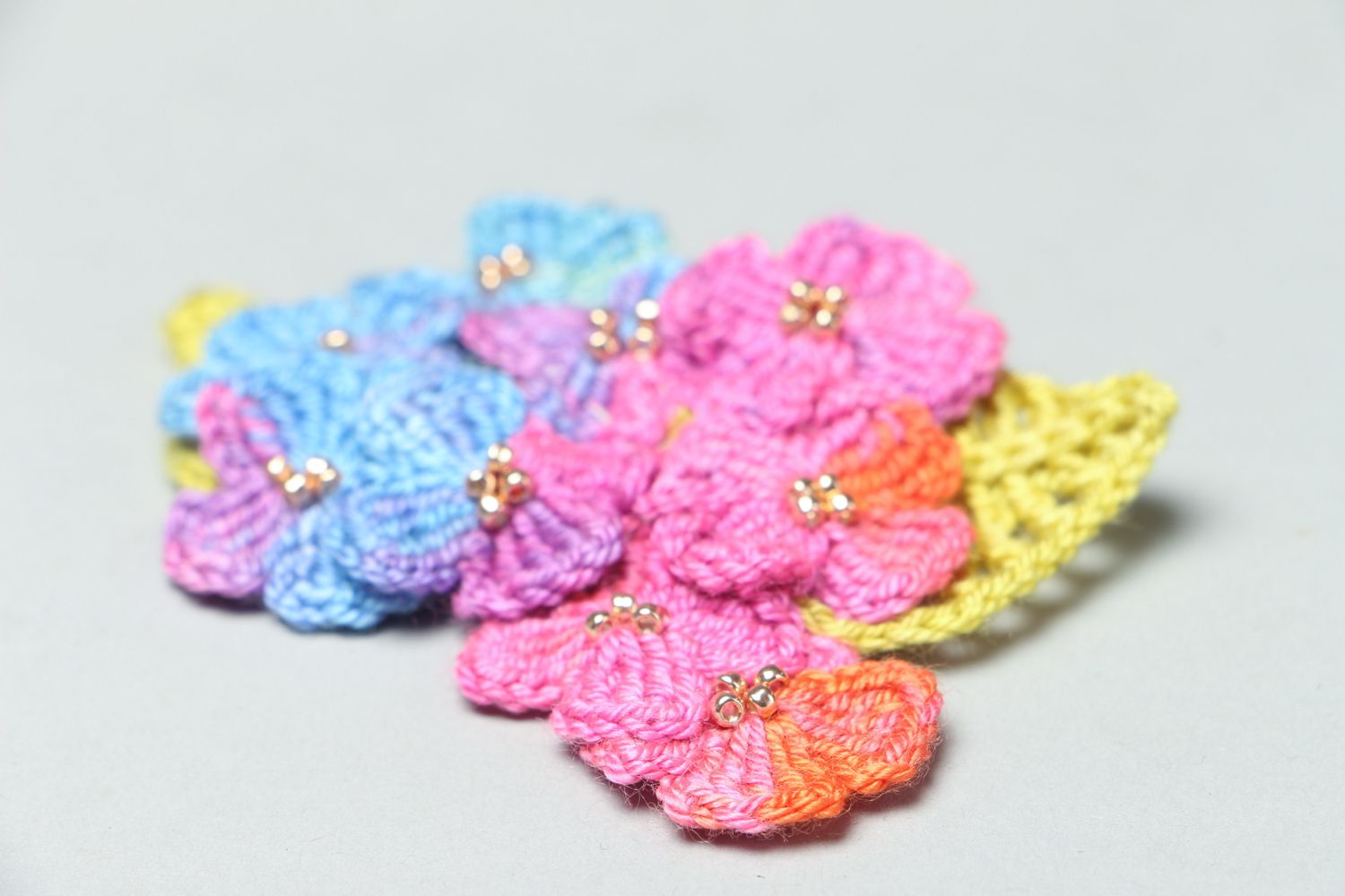 Multi-colored crochet flower brooch photo 2