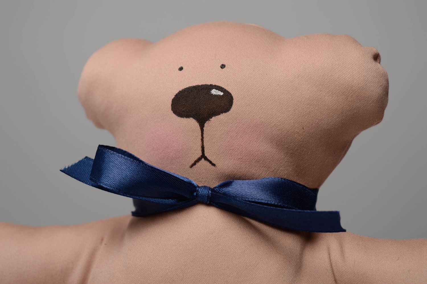 Мягкая игрушка из ткани ручной работы Медведь с ленточкой фото 3