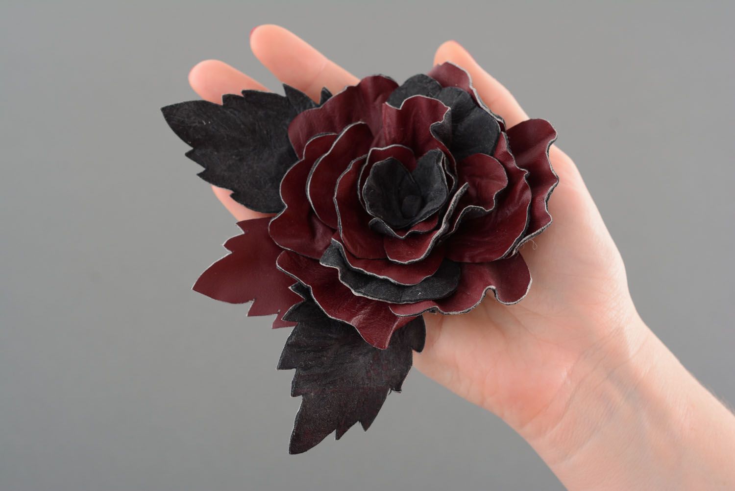 3D Brosche aus Leder Rose foto 4