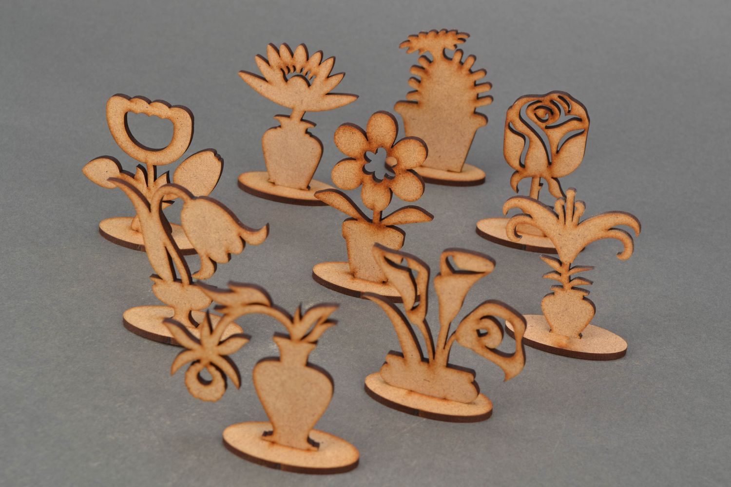 Set de piezas de madera con forma de flores foto 3