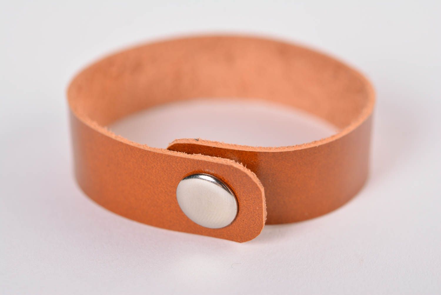 Bracelet pour femme en cuir roux Bijoux fait main Accessoire design mode photo 3
