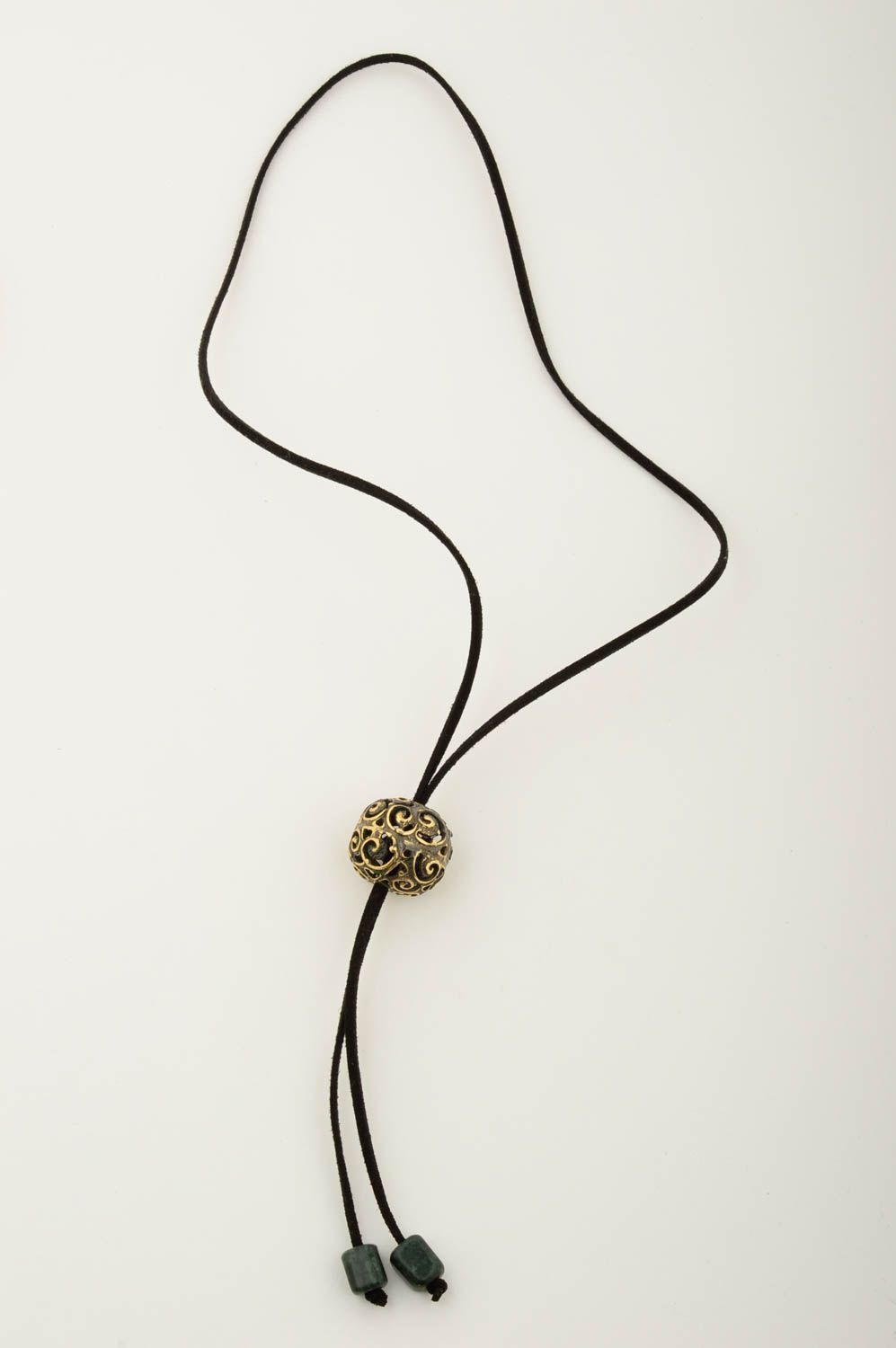 Pendentif bronze boule Bijou fait main ajouré lacet noir Accessoire femme photo 3