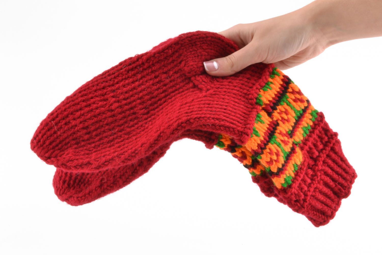 Rote selbstgestrickte Socken mit Ornament foto 5