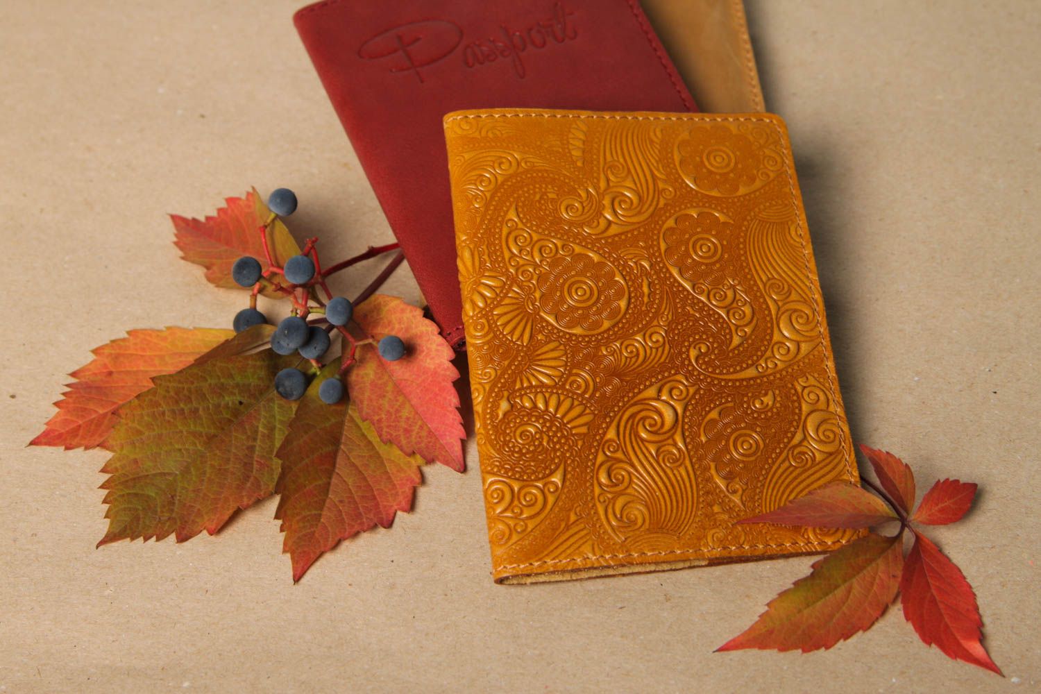 Аксессуар из кожи handmade оригинальный подарок с орнаментом обложка на паспорт фото 1