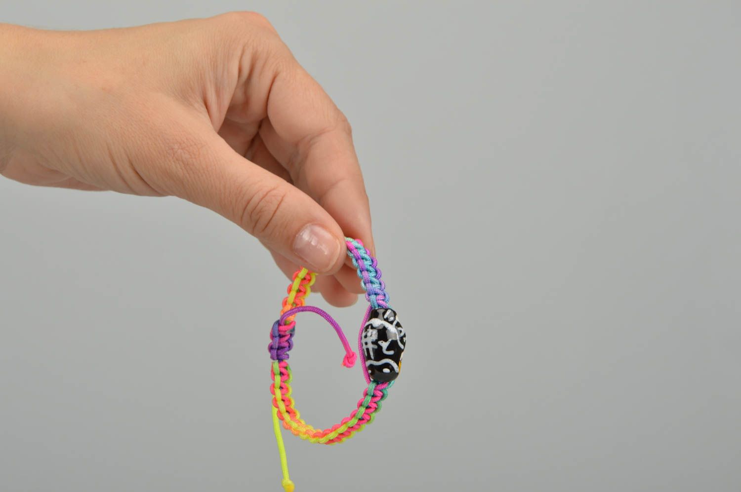Bracelet tressé multicolore en lacet ciré et perle fantaisie fait main mode photo 2