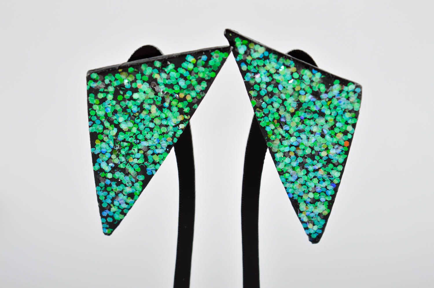 Grüne Ohrringe Dreicke handmade Designer Schmuck Accessoire für Frauen foto 2