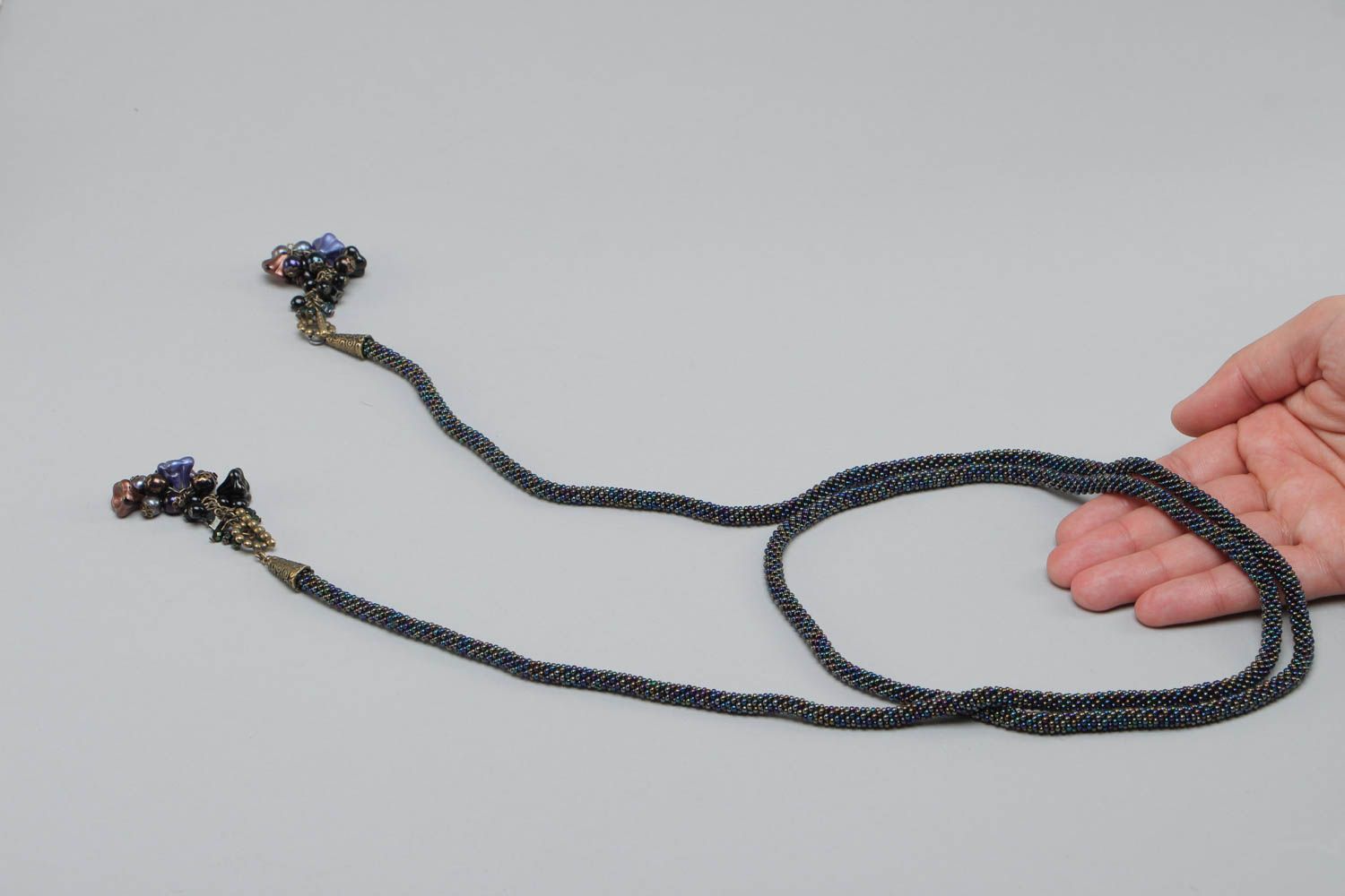Joli collier en perles de rocaille fait main lariat accessoire long foncé photo 4