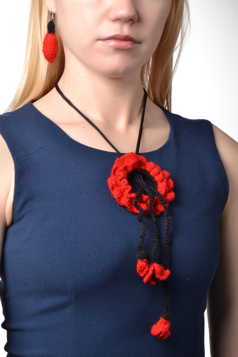 Ensemble de bijoux tricotés au crochet rouge noir  photo 4