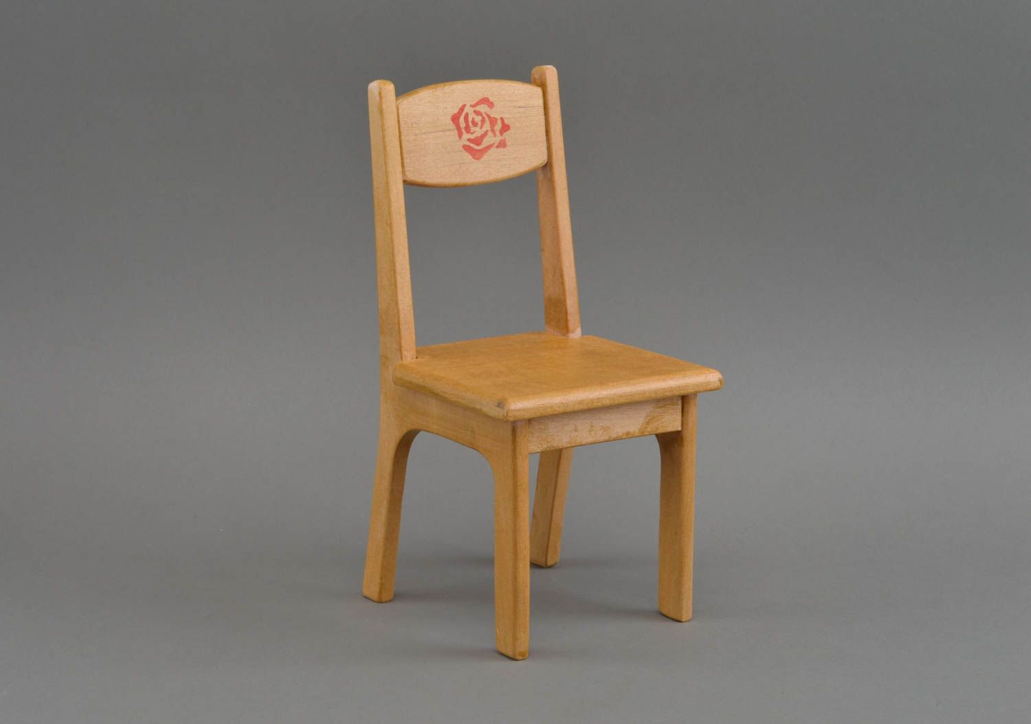 Chaise miniature pour poupée faite main en bois décorative petite avec fleur photo 2