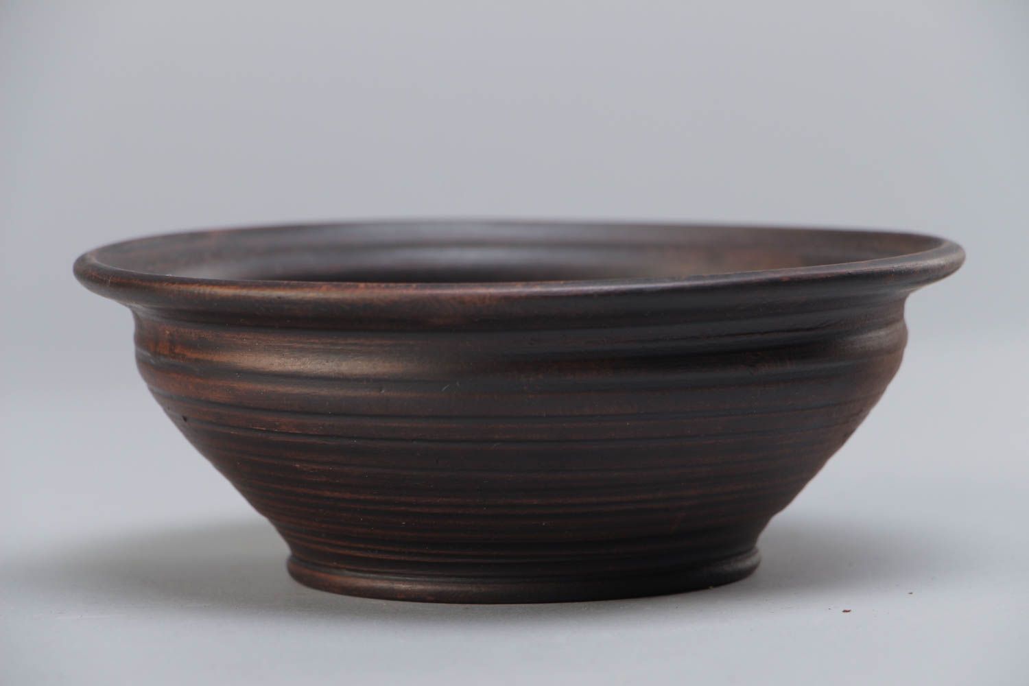 Cuenco de cerámica de arcilla de volumen 400 ml artesanal marrón oscuro  foto 2