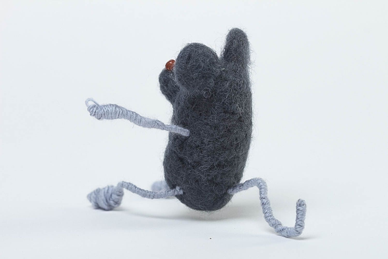 Игрушка ручной работы серая мышка валяная игрушка детский декор для дома фото 4