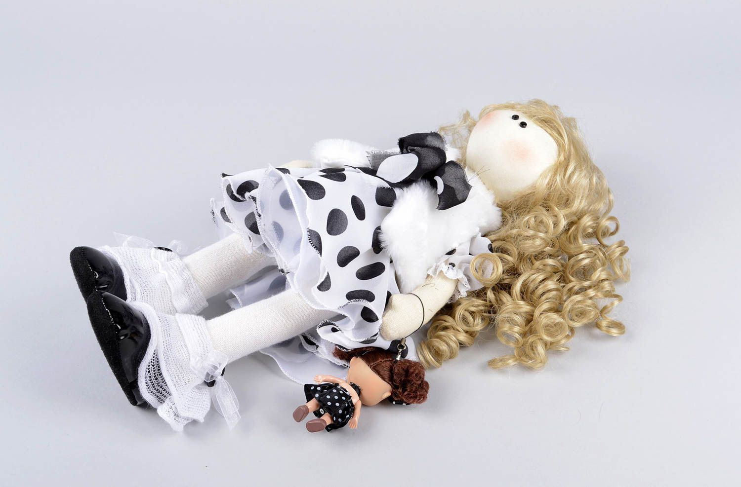 Кукла ручной работы красивая кукла из ткани дизайнерская мягкая кукла с одежкой фото 4