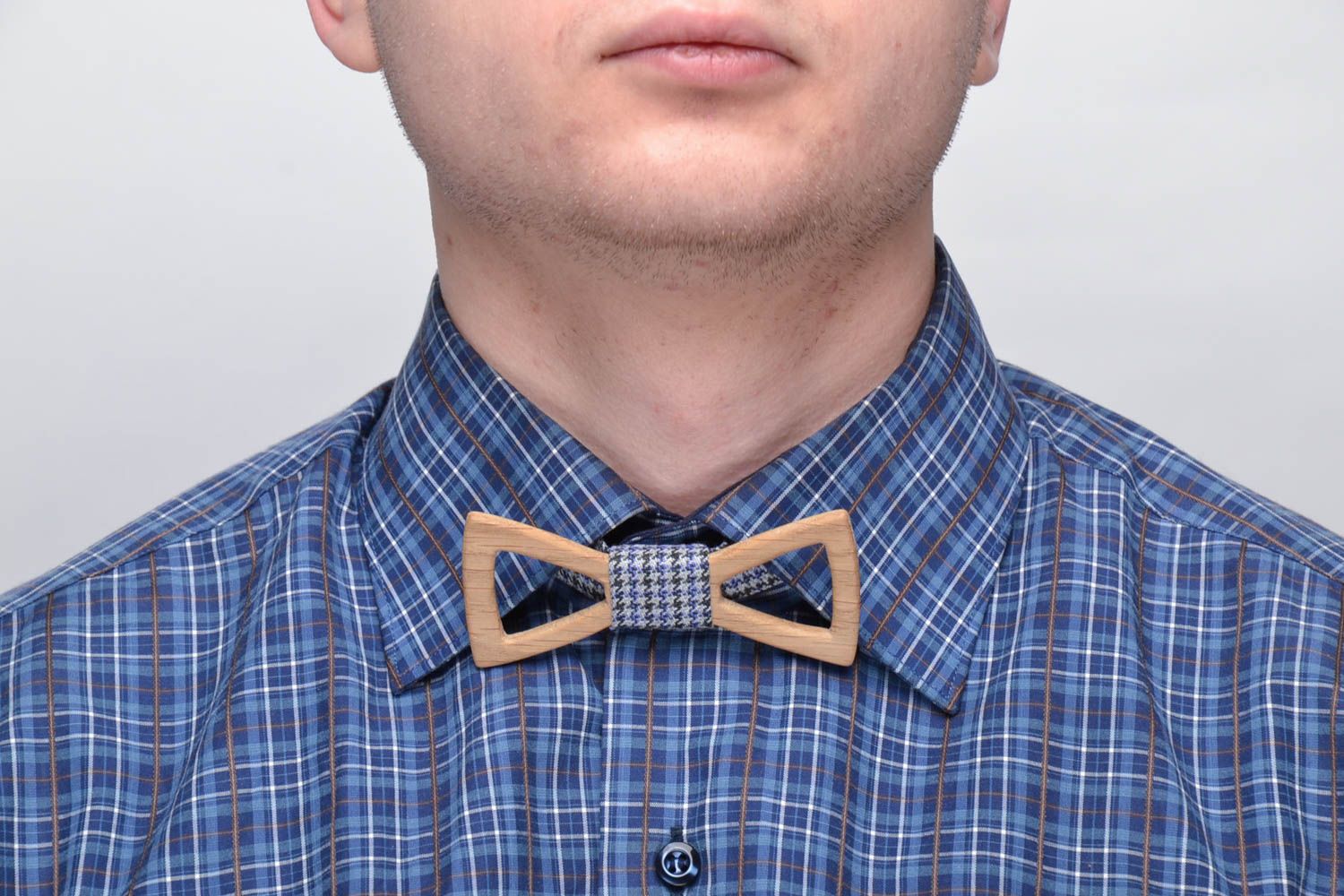 Wooden bow tie photo 2