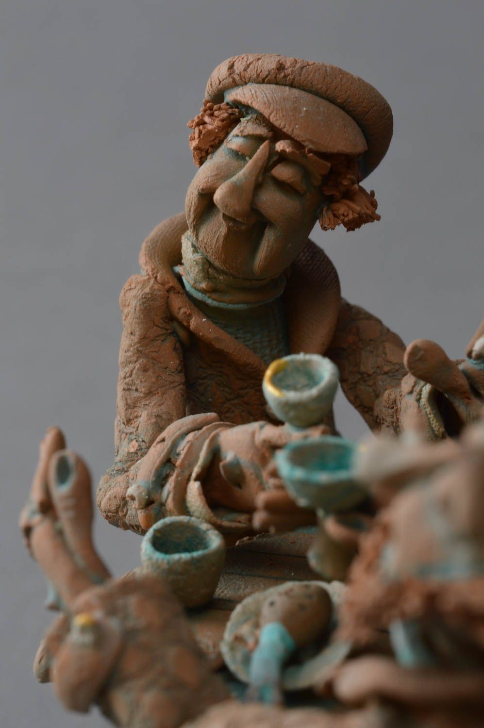 Красивая глиняная статуэтка забавная миниатюра ручной работы Встреча друзей фото 4