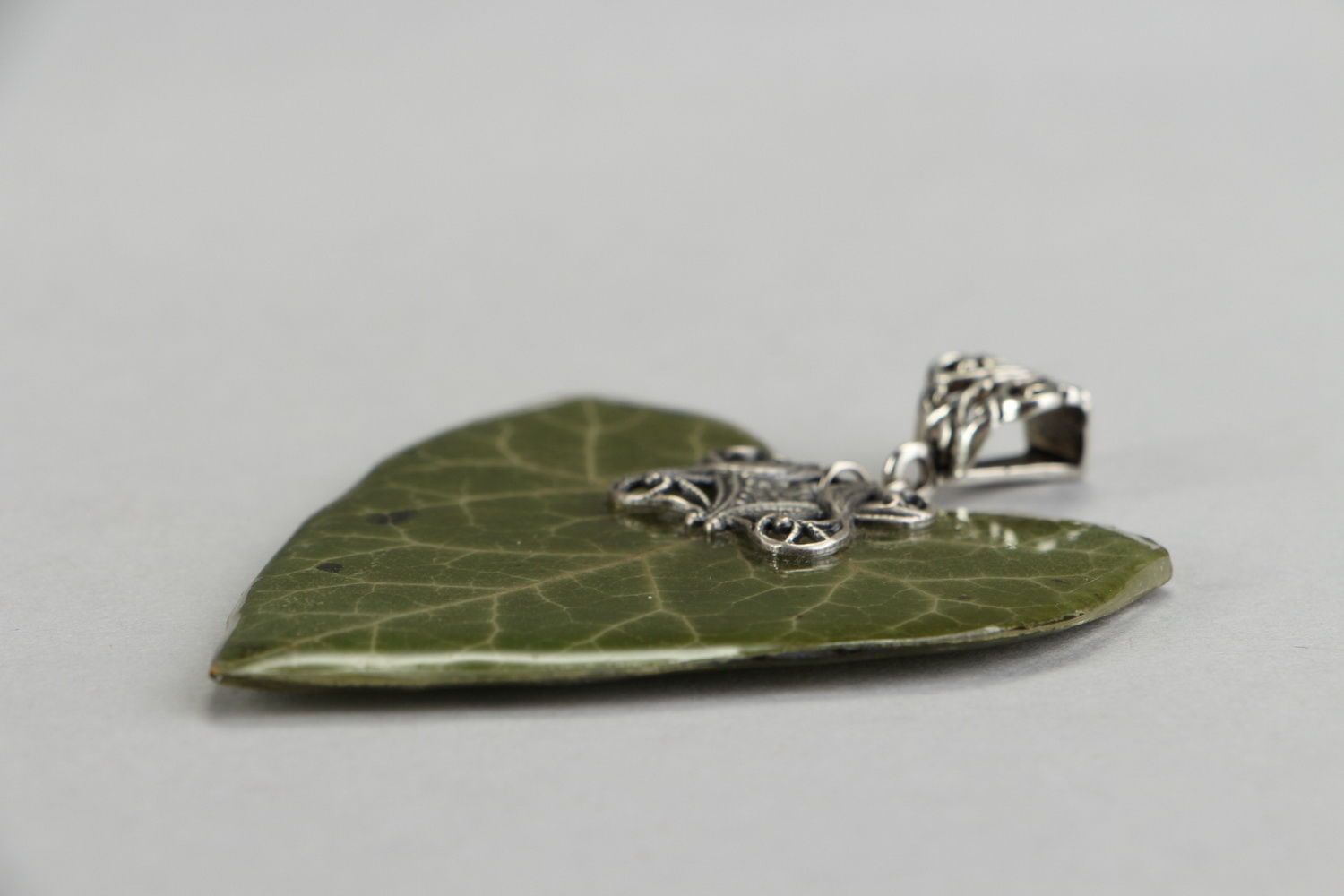 Pendant made of natural ivy leaf photo 4