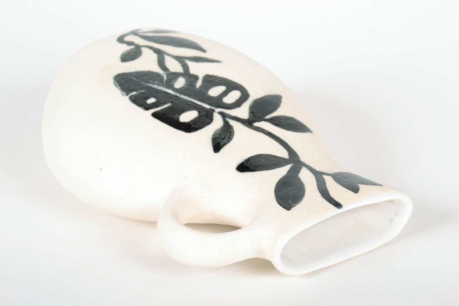 Vaso de cerâmica em cores de preto-branco foto 3