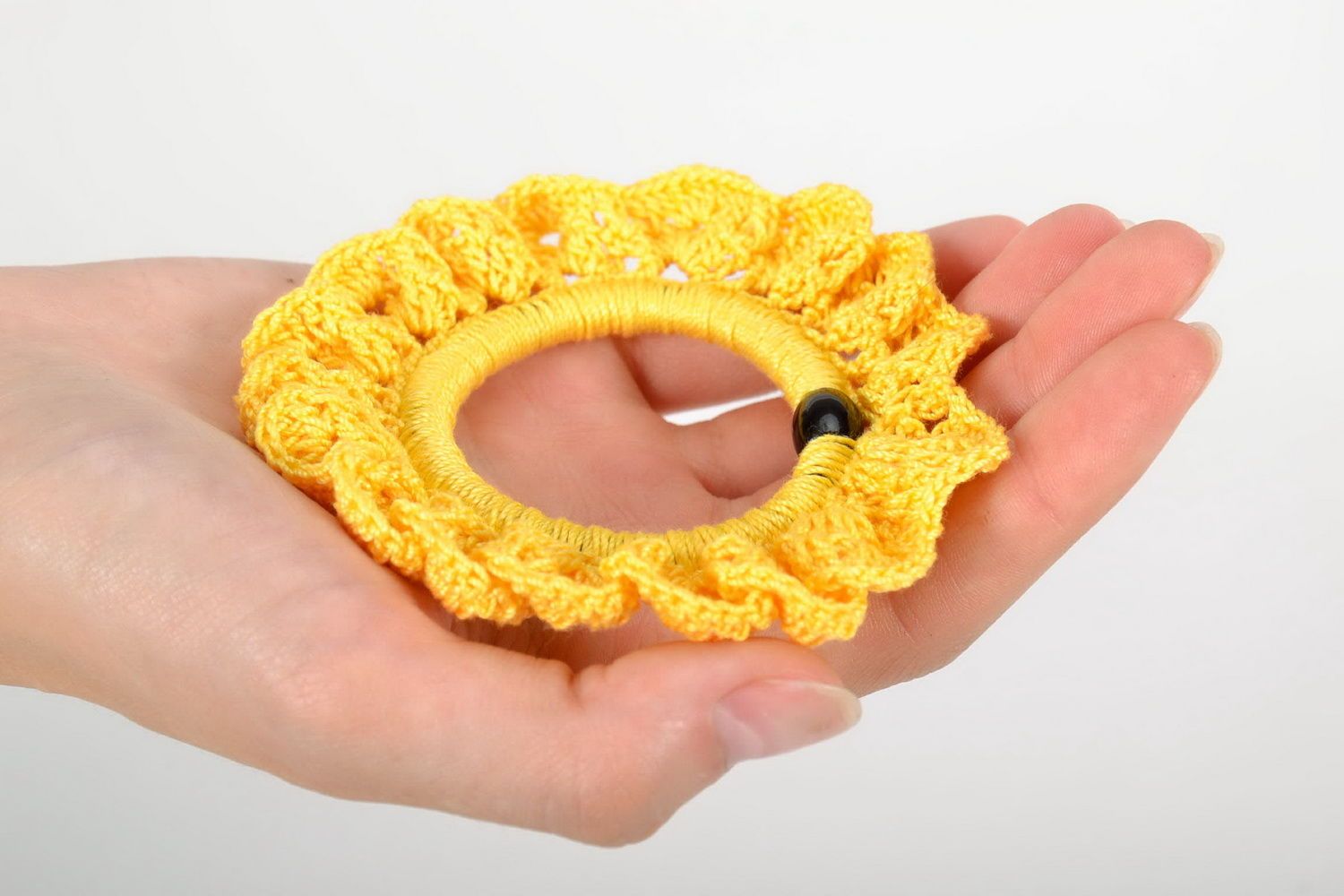 Élastique à cheveux tricoté jaune fait main  photo 2