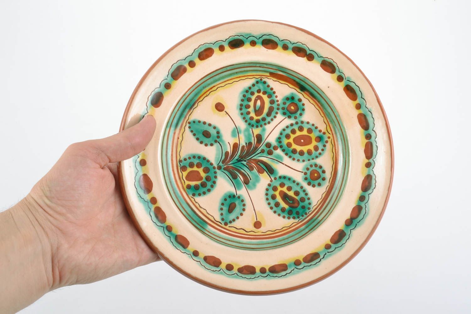 Круглая керамическая тарелка расписанная глазурью ручной работы настенная фото 2