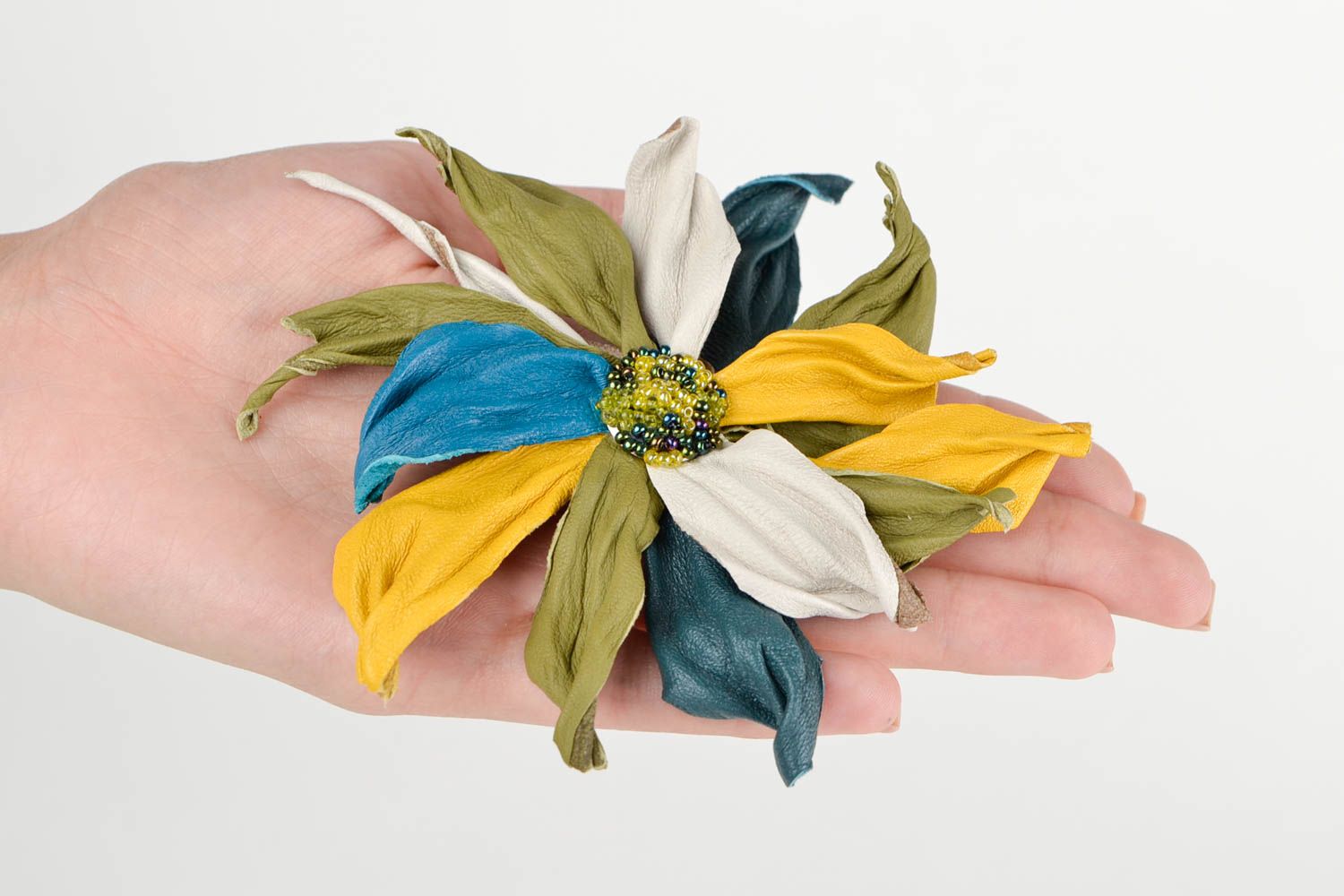 Broche fleur Bijou fantaisie fait main en cuir originale Accessoire femme photo 2