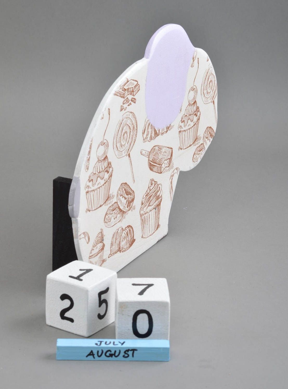 Schöner bunter origineller handmade Tischkalender aus Holz Lamm mit Muster foto 5