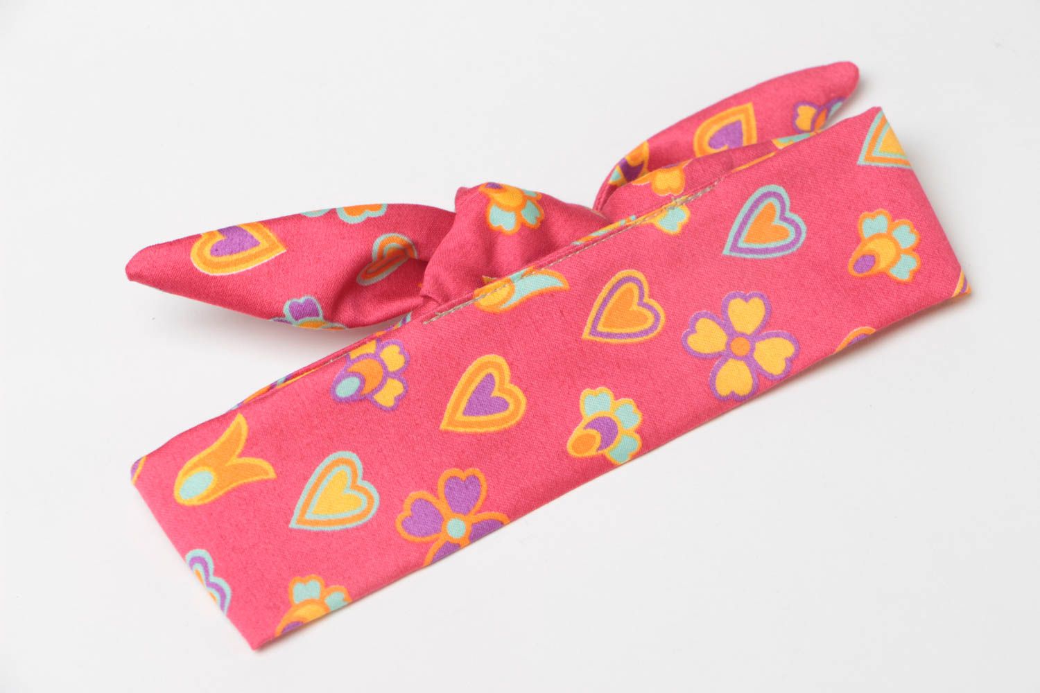 Handmade bright viscose fabric dolly bow headband with hearts pattern photo 2