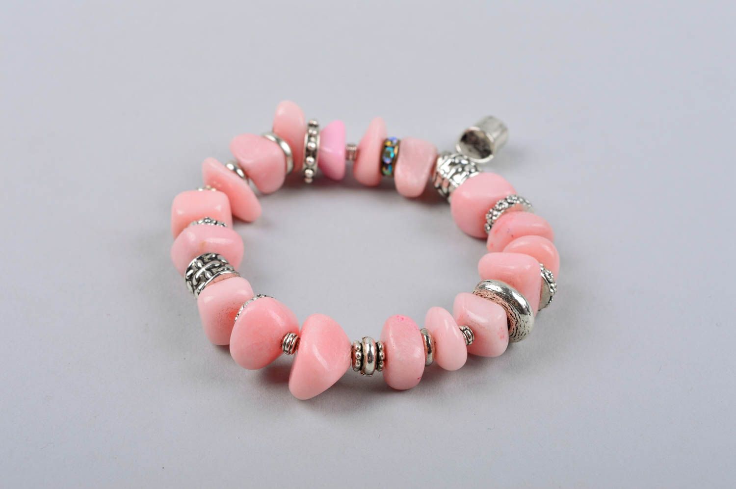 Bracelet en pierres naturelles Bijou fait main rose design Cadeau pour femme photo 3