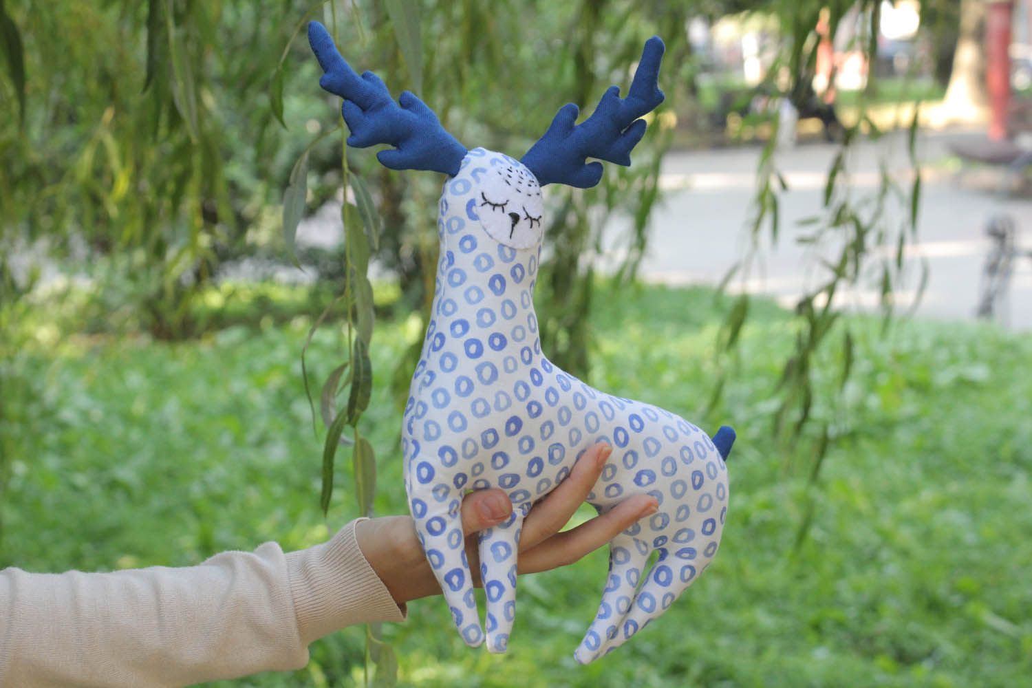 Brinquedo macio têxtil feito à mão de tecido para decoração do interior de materiais naturais foto 4